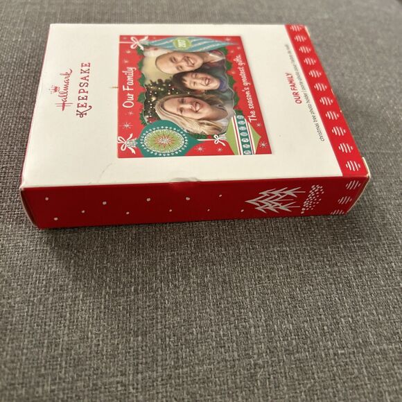 Hallmark Keepsake Ornament 2017 Our Family Photo Holder NIB - Picture 3 of 13